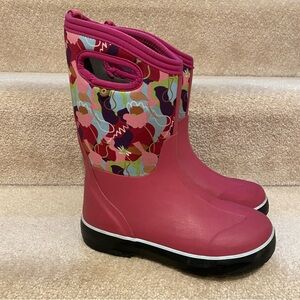 EUC girls’ Bogs winter boots, size 4; pink
